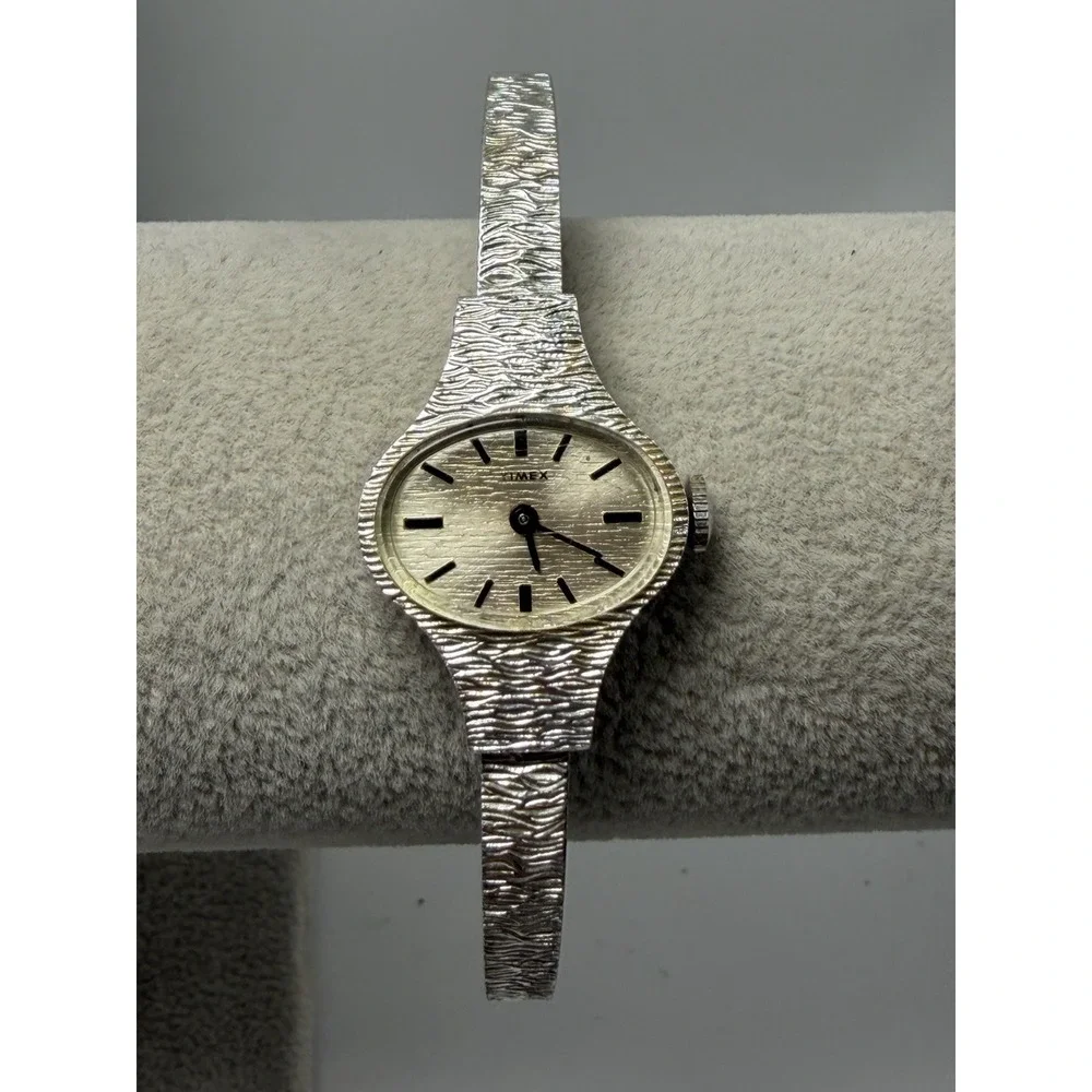 Timex Aluminum Manual Wind Working Ladies Vintage Cuff Watch 21MM 5.5